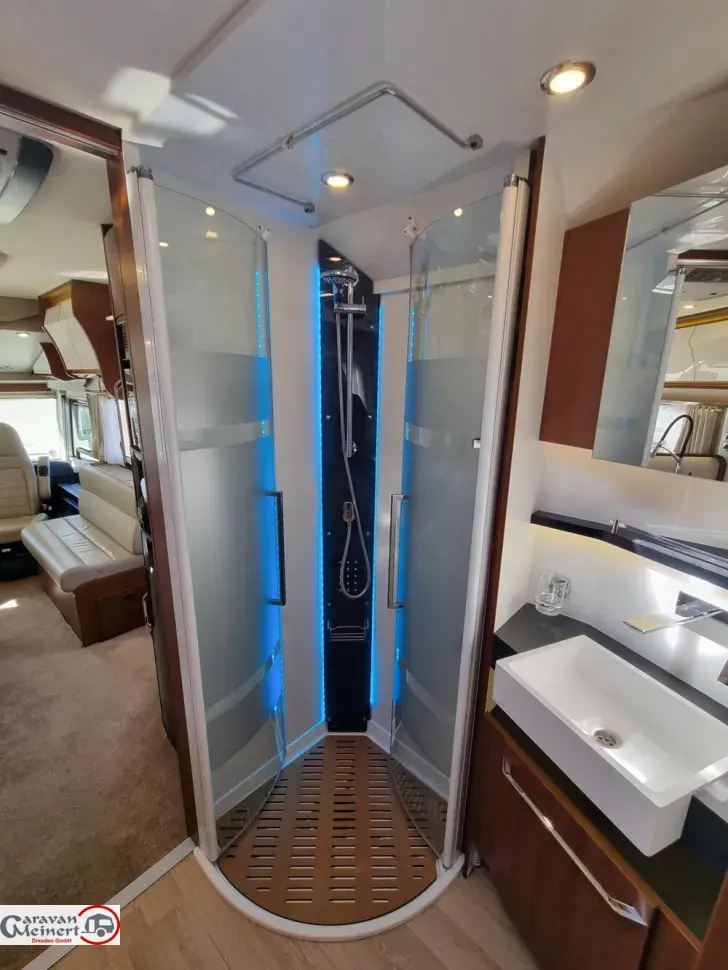 Fahrzeugbild Rapido Distinction I1090 #12