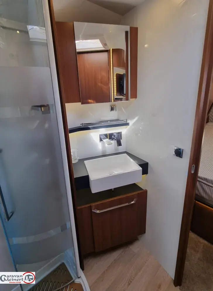 Fahrzeugbild Rapido Distinction I1090 #13