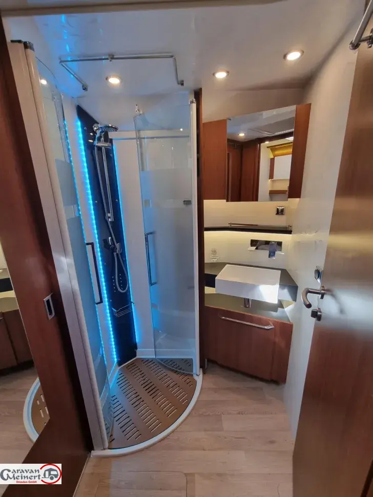 Fahrzeugbild Rapido Distinction I1090 #15