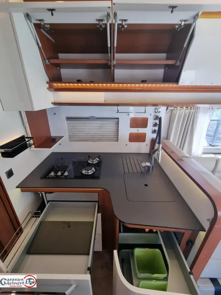 Fahrzeugbild Rapido Distinction I1090 #16