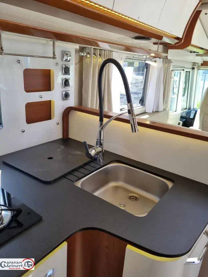 Fahrzeugbild Rapido Distinction I1090 #18