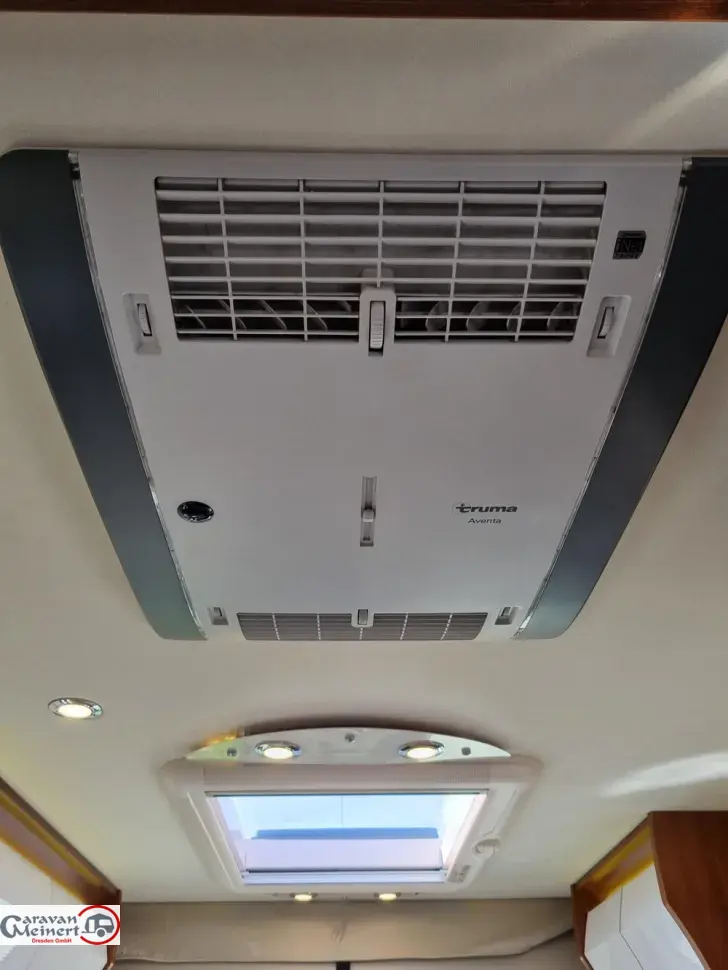 Fahrzeugbild Rapido Distinction I1090 #24