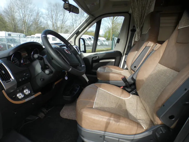 Fahrzeugbild Carthago c-tourer 142 DB #8