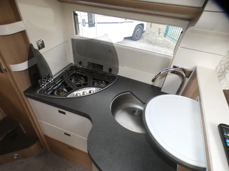 Fahrzeugbild Carthago c-tourer 142 DB #26