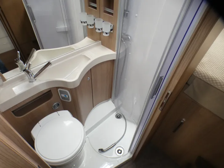 Fahrzeugbild Carthago c-tourer 142 DB #28