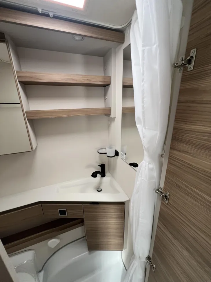 Fahrzeugbild Dethleffs Nomad 530 DR *Glattblech Weiß*ATC*City-Wasser* #15