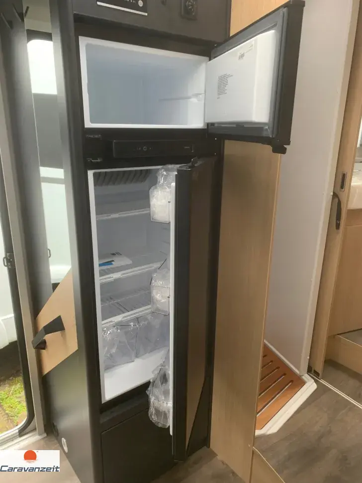 Fahrzeugbild Sunlight T 68C Hubbett+Face2Face Sitzgruppe* #9