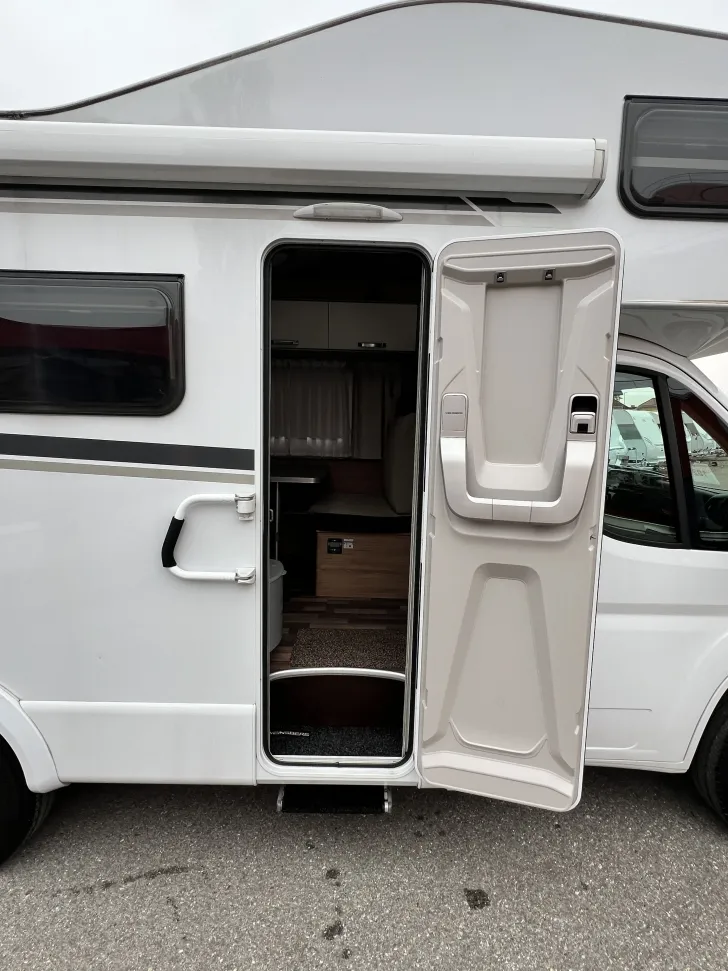 Fahrzeugbild Weinsberg CaraHome 600 DKG AUTOMATIK Vermittlungsverkauf #13