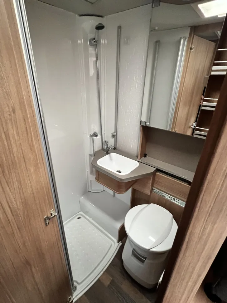 Fahrzeugbild Weinsberg CaraHome 600 DKG AUTOMATIK Vermittlungsverkauf #27