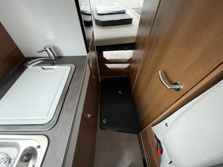 Fahrzeugbild VanTourer 600 D ++NAVI+RFK+SOLAR+LITHIUM++ #16