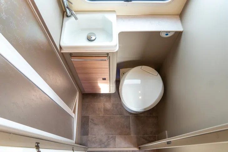 Fahrzeugbild Ahorn Camp Canada AD *AHK*SAT*TV*Solar*Kamera*Markise* #18