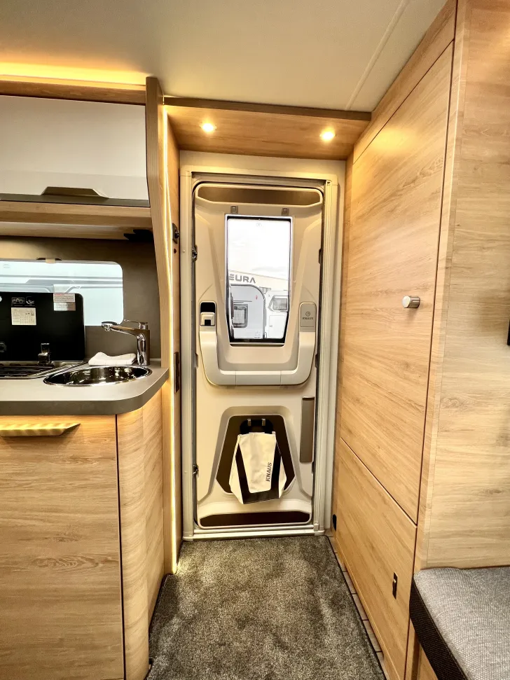 Fahrzeugbild Knaus Südwind 420 QD Black Selection * Modell 2026* #12