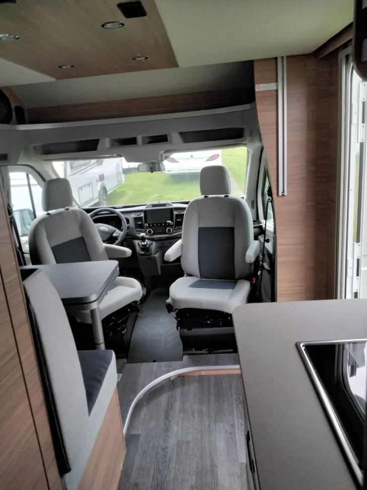 Fahrzeugbild Weinsberg CaraSuite 650 MEG Smart & Media-Paket #8