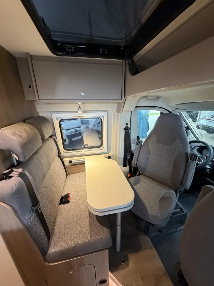 Fahrzeugbild Carado CV 602 pro Längsbetten unter 6 Meter #6