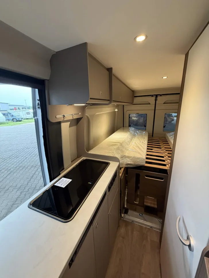 Fahrzeugbild Carado CV 602 pro Längsbetten unter 6 Meter #7