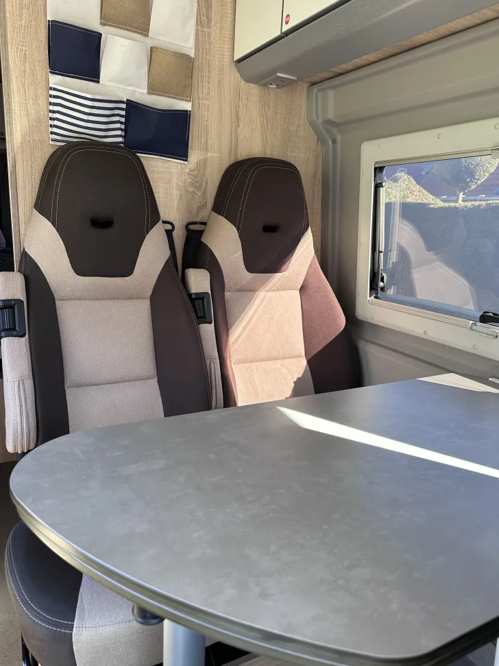 Fahrzeugbild Clever Celebration 5 Sitze gut gepflegt #4