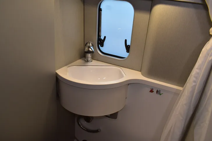 Fahrzeugbild Hymer Free 600 Campus Schlafdach, Klima, ab Nov. #40