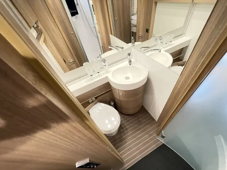 Fahrzeugbild Concorde CRUISER 891LR Diamond Series - 6 Schlafpl. #24