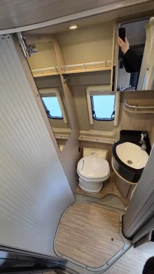 Fahrzeugbild Pössl D-Line Roadcruiser Elegance ...... mit Längsbetten #7