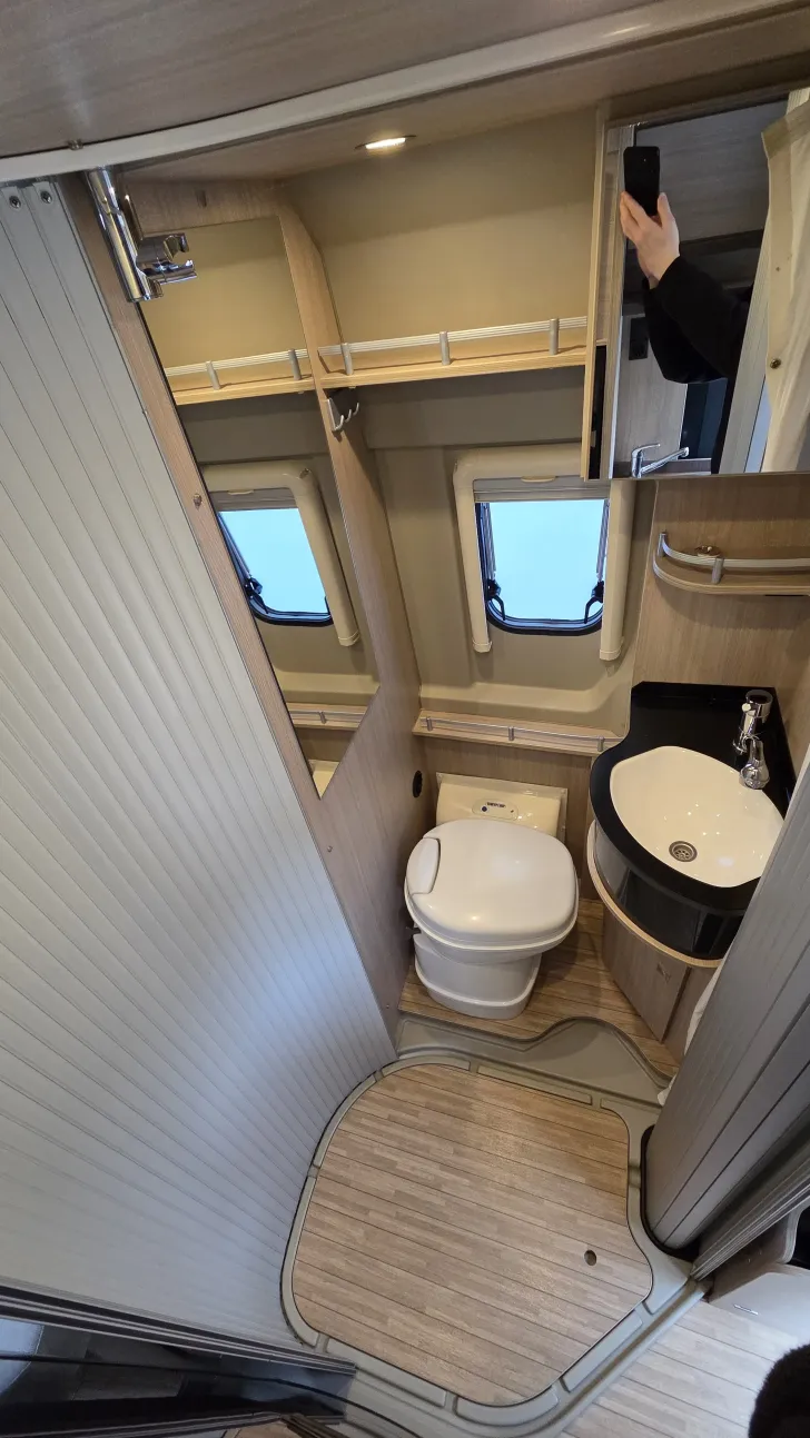 Fahrzeugbild Pössl D-Line Roadcruiser Elegance ...... mit Längsbetten #7