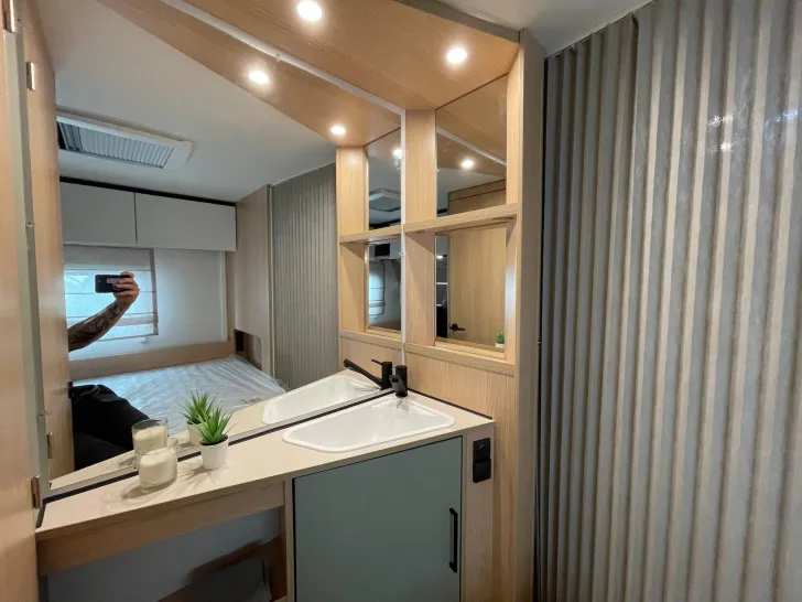 Fahrzeugbild LMC Style 582 K, MJ26, MARKISE, AUFLASTUNG #15