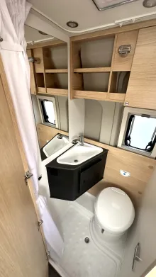 Sicht vorne-hinten Sunlight Camper Van Cliff 540