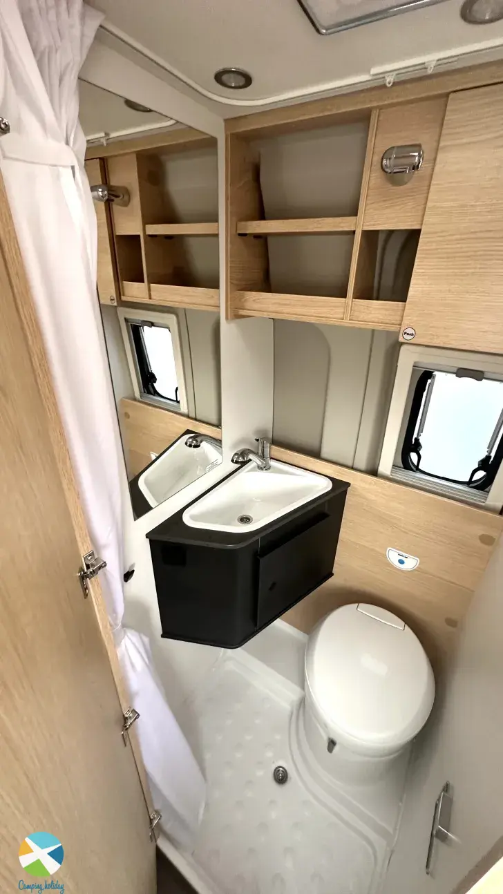 Sicht vorne-hinten Sunlight Camper Van Cliff 540