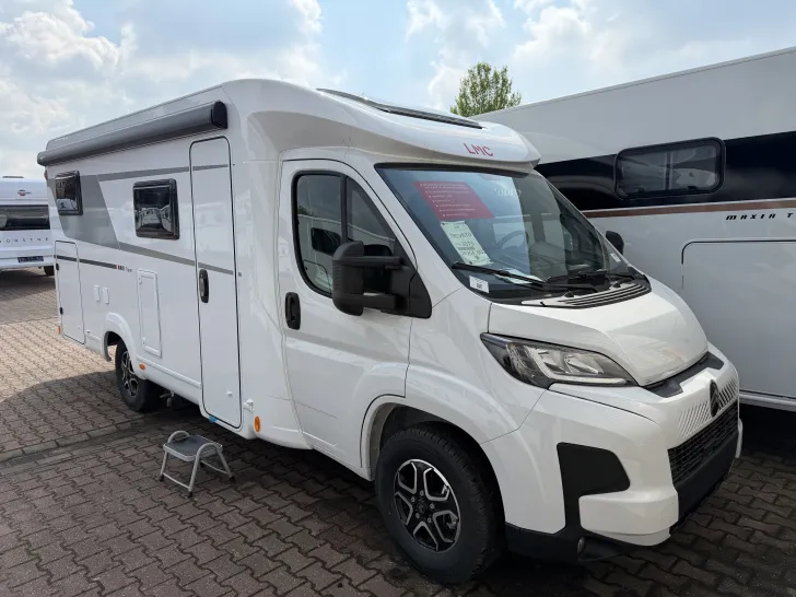 Fahrzeugbild LMC Tracer V 670 #1