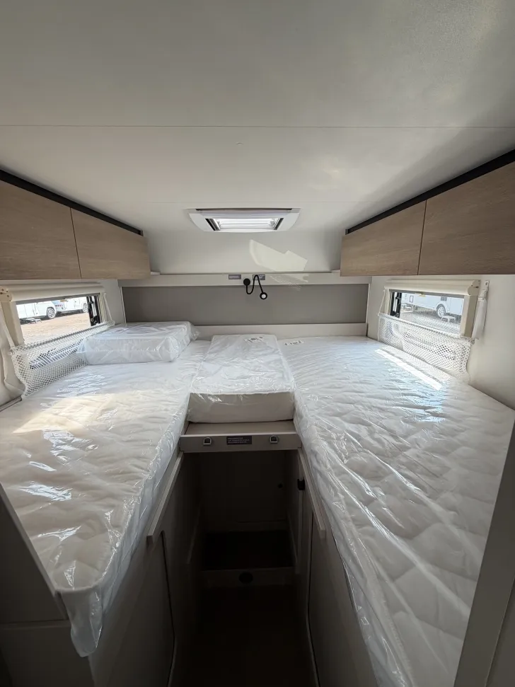 Fahrzeugbild LMC Tracer V 670 #10