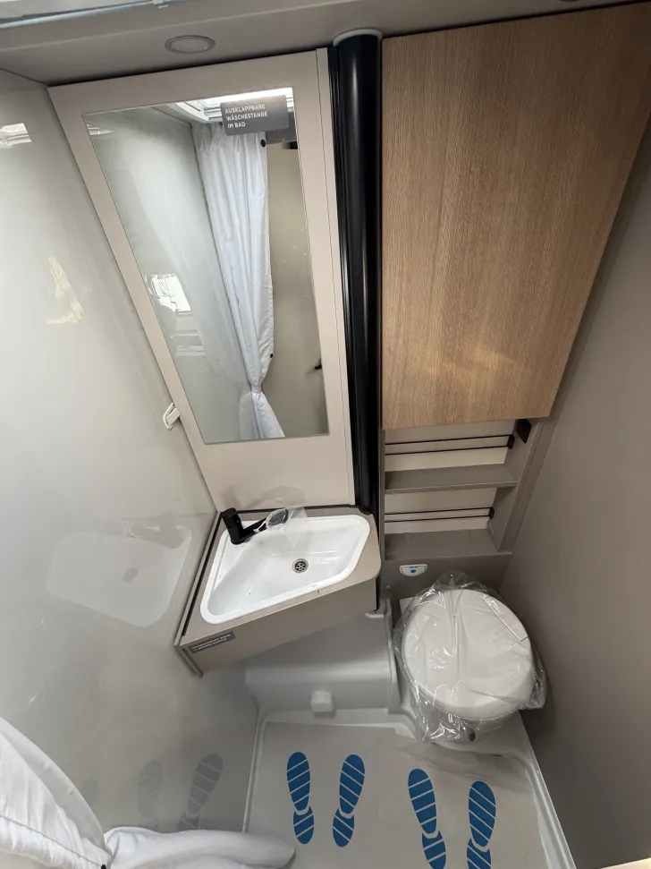 Fahrzeugbild LMC Tracer V 670 #12