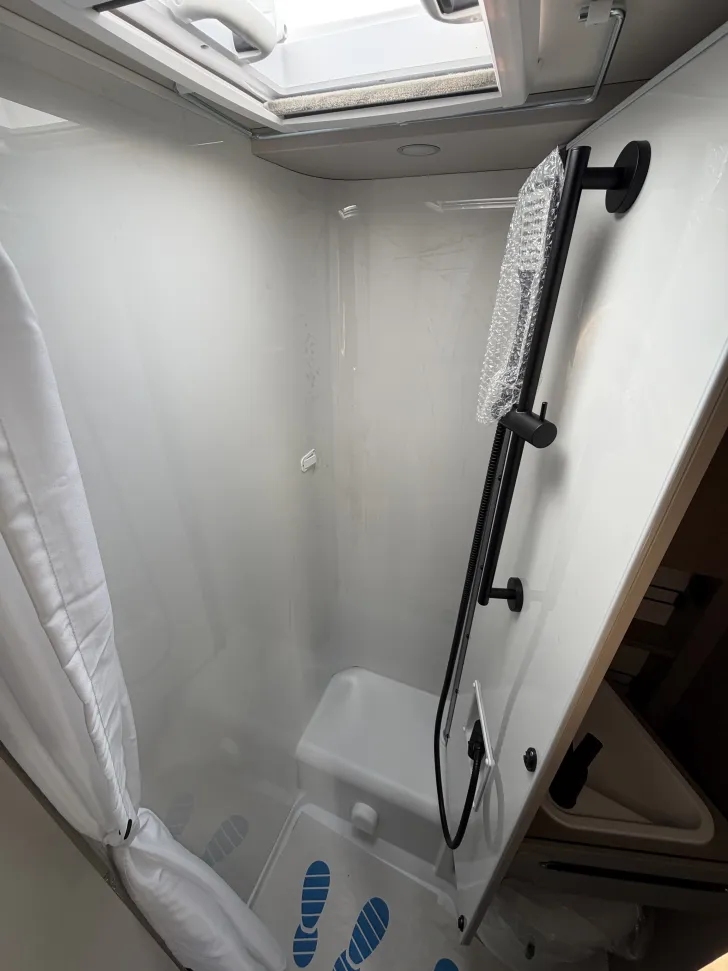 Fahrzeugbild LMC Tracer V 670 #13