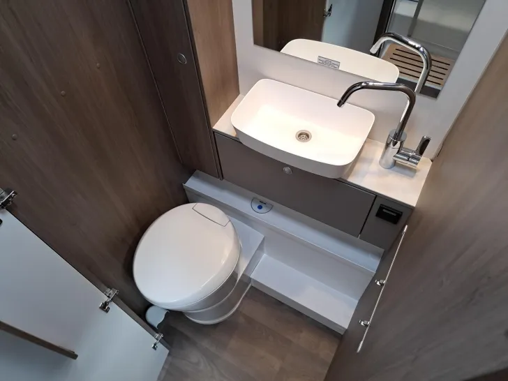 Fahrzeugbild Carado I 447 Pro+ Automatik, 4.400 kg, Solar, LTE, TV #19