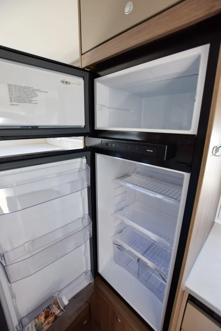 Fahrzeugbild Carado T448 pro+ *Hubbett* #17