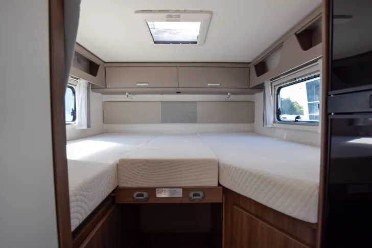 Fahrzeugbild Carado T448 pro+ *Hubbett* #23