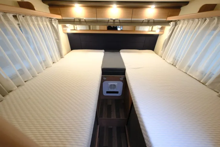 Fahrzeugbild Knaus SKY Wave 700 MEG/Einzelbetten+Hubbett/Garage #12