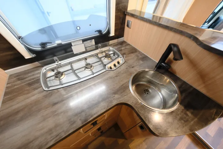 Fahrzeugbild Knaus SKY Wave 700 MEG/Einzelbetten+Hubbett/Garage #15