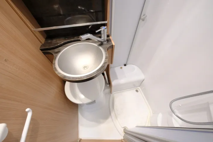 Fahrzeugbild Knaus SKY Wave 700 MEG/Einzelbetten+Hubbett/Garage #16