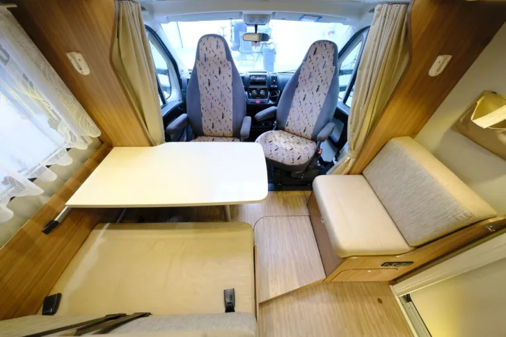 Fahrzeugbild Carado T 334/Festbett/Hubbett/Garage/Tempomat #7