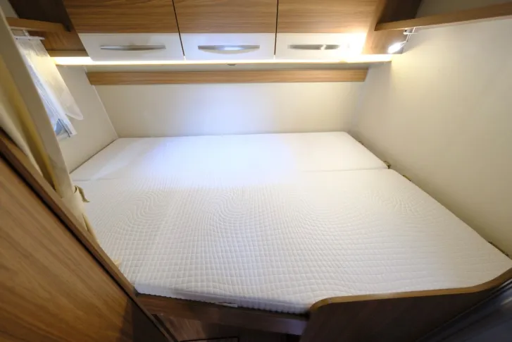 Fahrzeugbild Carado T 334/Festbett/Hubbett/Garage/Tempomat #11