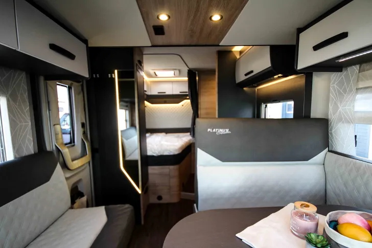 Fahrzeugbild Knaus L!VE WAVE 650 MF Platinum Selection Automatik | Rahmenfenster #7