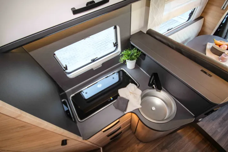 Fahrzeugbild Knaus L!VE WAVE 650 MF Platinum Selection Automatik | Rahmenfenster #8