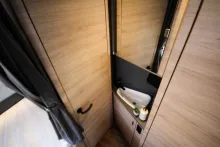 Fahrzeugbild Knaus L!VE WAVE 650 MF Platinum Selection Automatik | Rahmenfenster #13