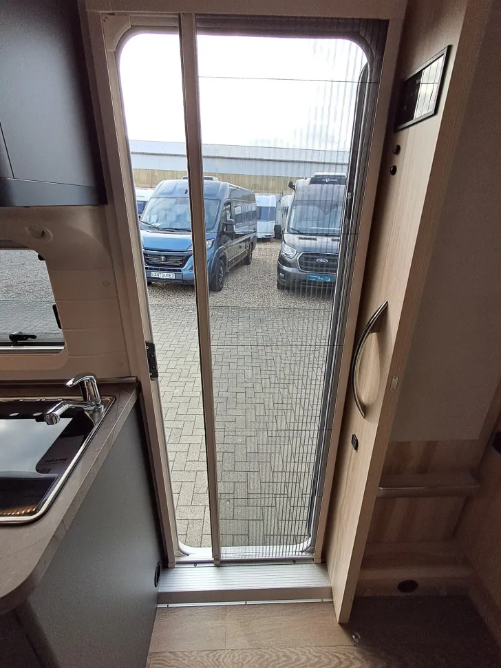 Fahrzeugbild Hobby De Luxe 560 KMFe *Mietwagen 2025* #9