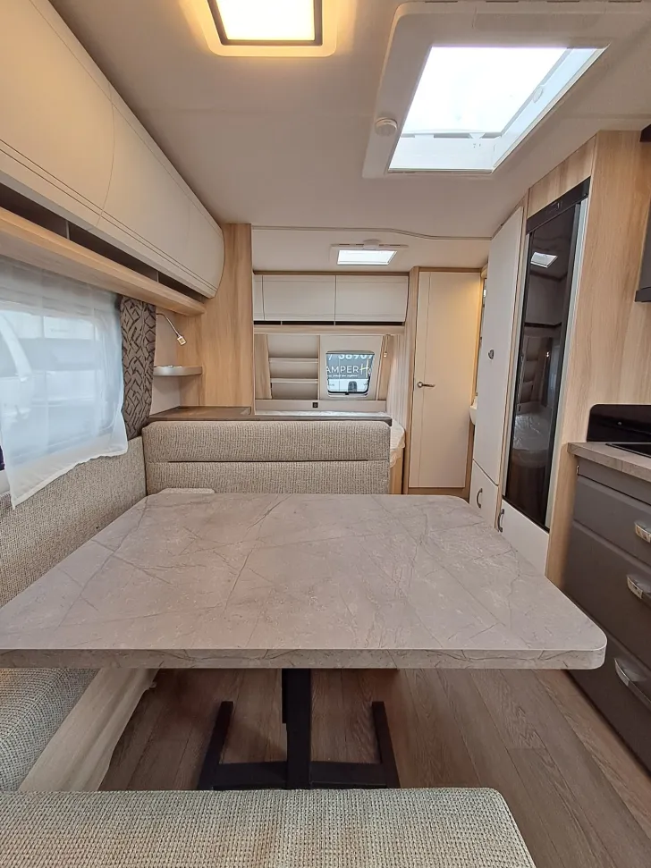 Fahrzeugbild Hobby De Luxe 560 KMFe *Mietwagen 2025* #12