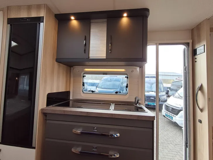 Fahrzeugbild Hobby De Luxe 560 KMFe *Mietwagen 2025* #15