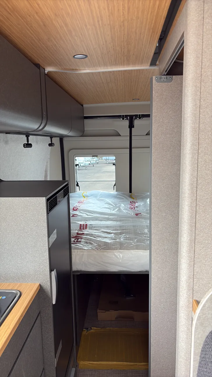Sicht vorne-hinten Hymer Camper Van Redwood 600 Sofort verfügbar