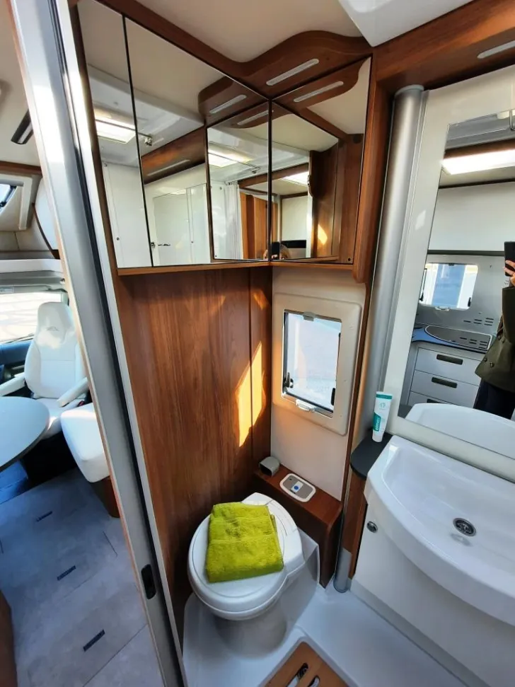 Fahrzeugbild Laika Ecovip L 3019 Titanio Verfüg./Sparen Sie 4.174,- € #18