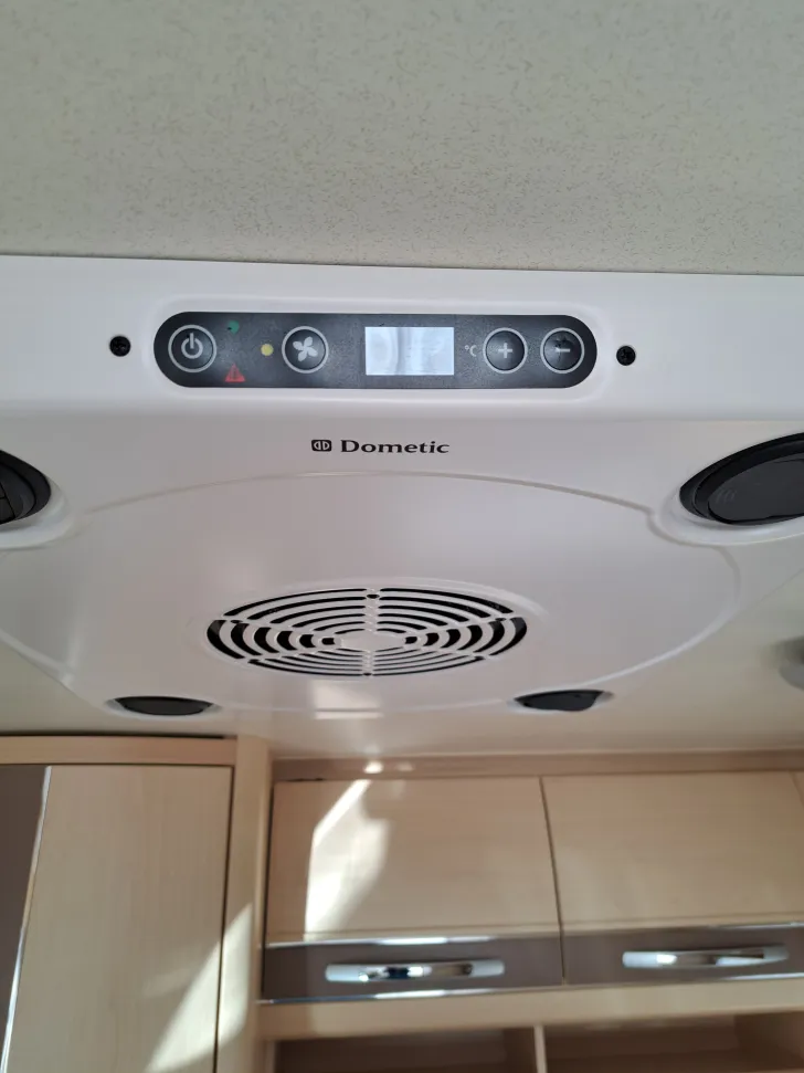 Fahrzeugbild Hobby La Vita bionda 440 SF gut gepflegt, Tierfr #10