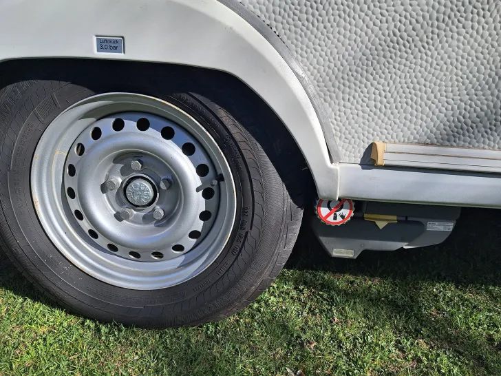 Fahrzeugbild Hobby La Vita bionda 440 SF gut gepflegt, Tierfr #11