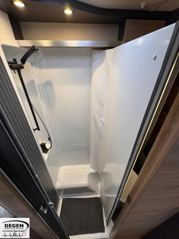 Fahrzeugbild Knaus L!VE WAVE 650 MEG Platinum Selection Abstandstempomat, Rahmenfenste #18